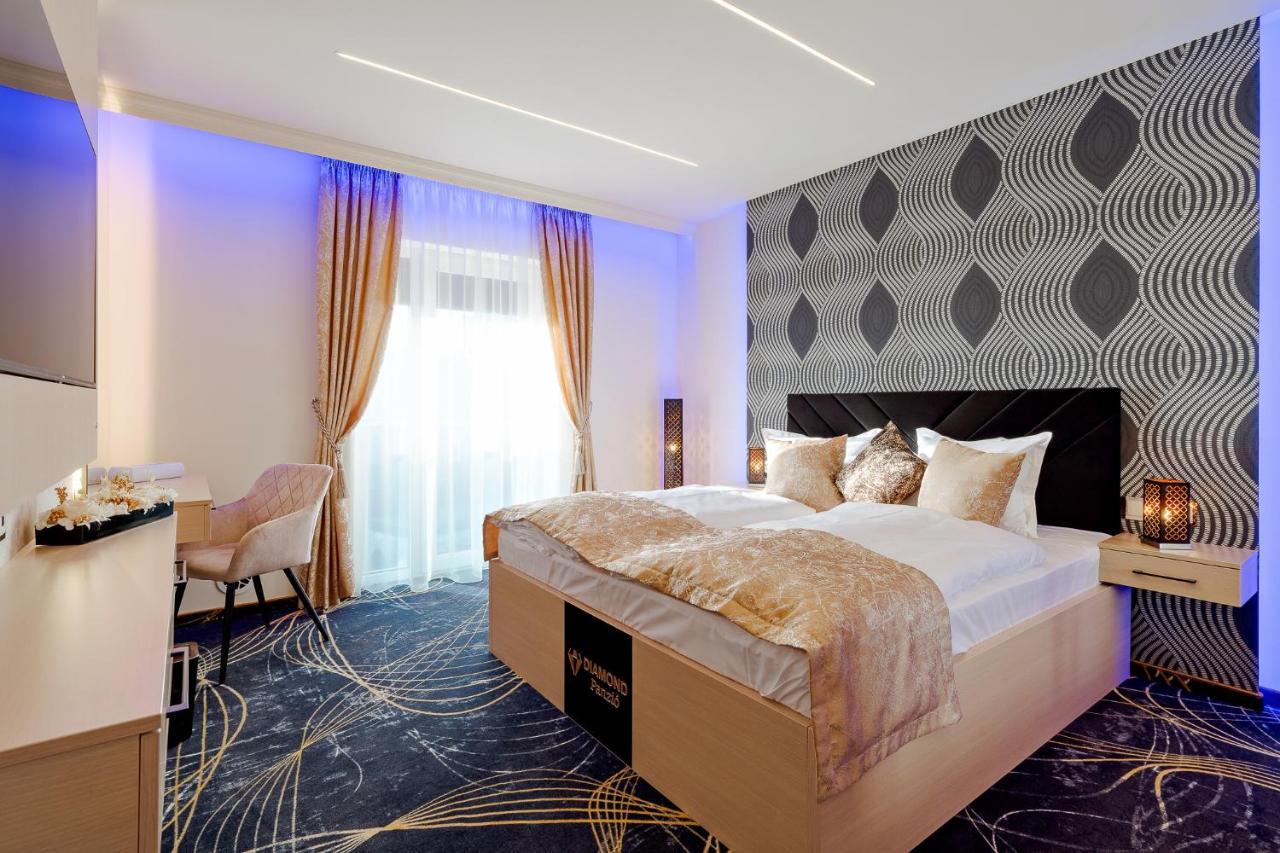 Bed and Breakfast Diamond Panzio Hajdúszoboszló Esterno foto