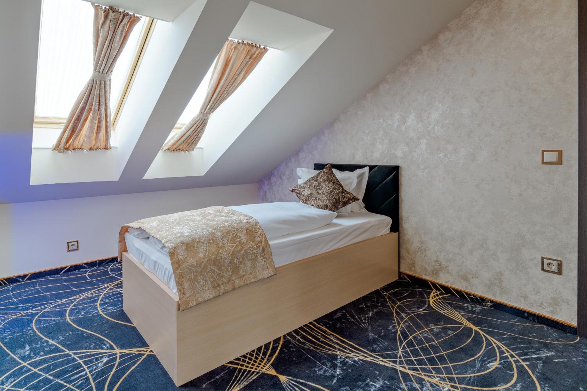 Bed and Breakfast Diamond Panzio Hajdúszoboszló Esterno foto
